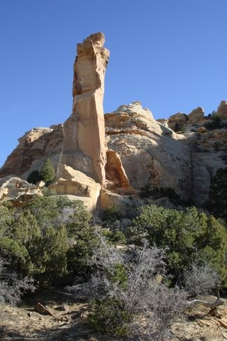 Swaseys Cabin Monolith Arch- Far View