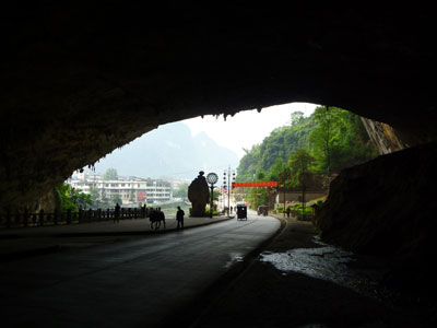 Chuanlongyan inside entrance