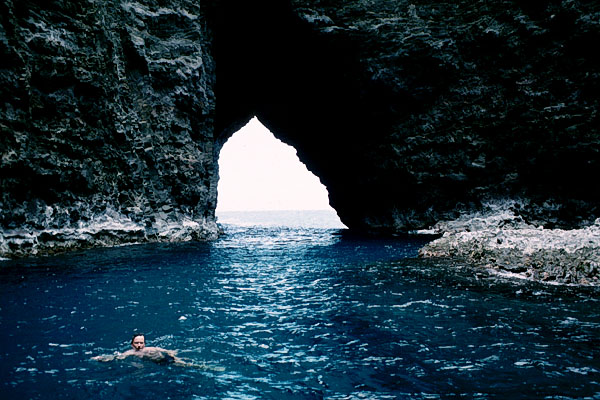 Open sea cave, Na Pali Coast