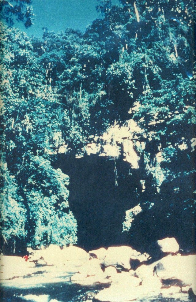 Pavirontsi Natural Bridge - ground