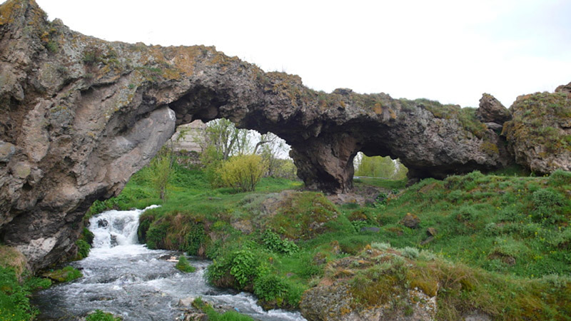 Txakkar Natural Bridge